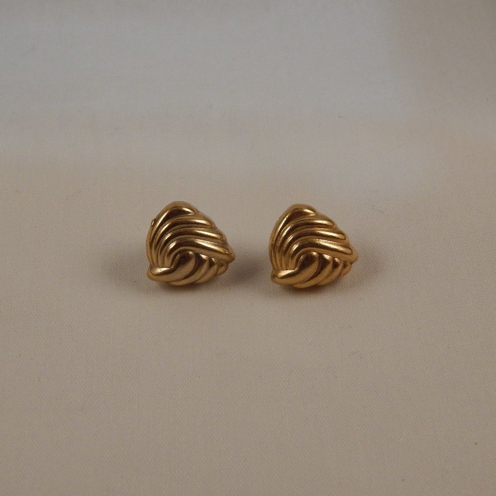Gold knot earrings